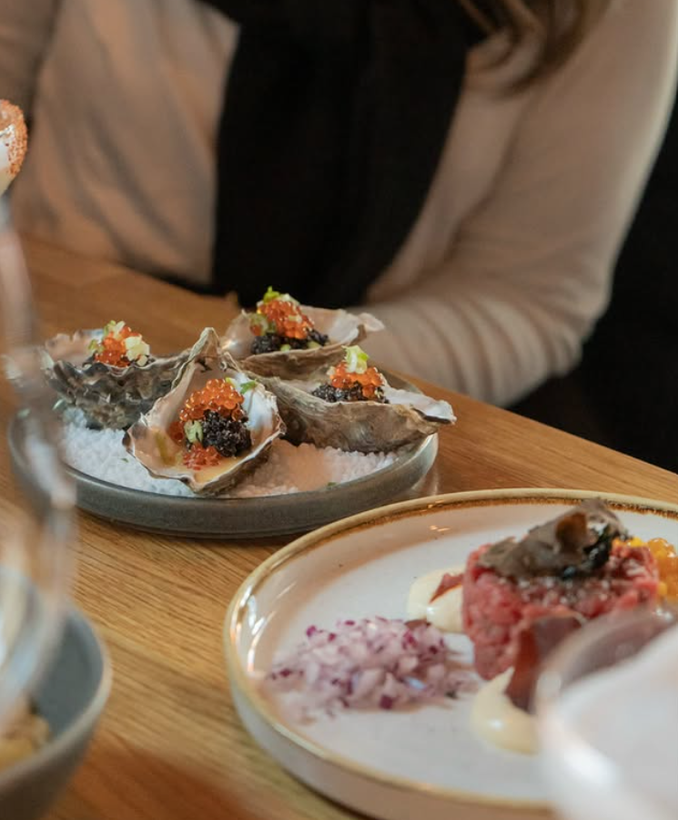 Ostron på is med rom och salt